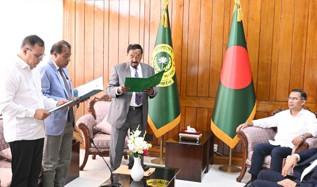 বগুড়া-৬ আসনের উপ-নির্বাচনে জয়ী বাদশার শপথ গ্রহণ