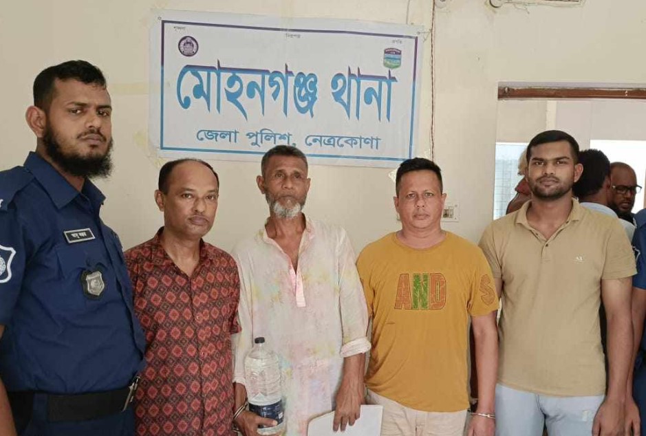 মোহনগঞ্জে বিএনপি নেতার বাড়ি ভাঙচুর মামলায় ইউপি চেয়ারম্যানসহ গ্রেফতার ৪