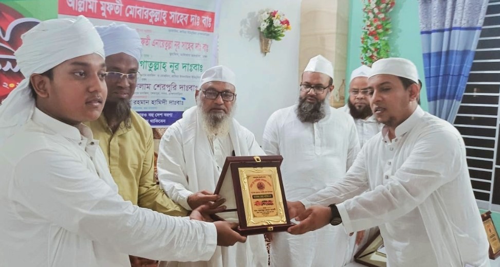 ব্রাহ্মণবাড়িয়ার হেরার নূর মাদ্রাসায় হাফেজ ছাত্রদের পাগড়ী প্রদান