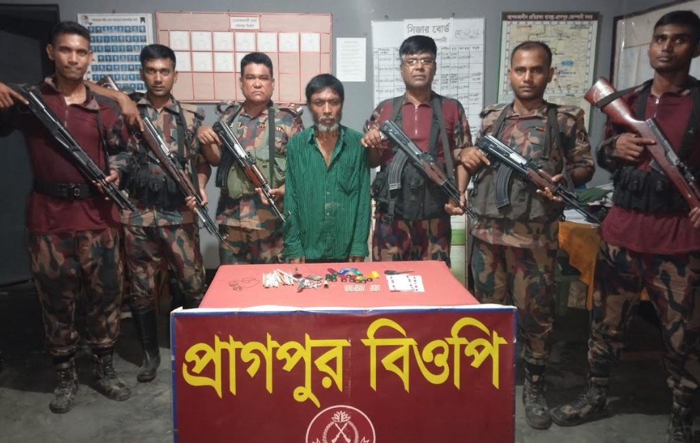 দৌলতপুর সীমান্তে বিজিবির অভিযানে মাদক ও চোরাচালানি পণ্য জব্দ: আটক ২
