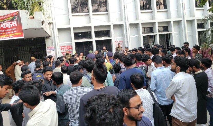 প্রক্টর পরিবর্তনকে কেন্দ্র করে গোবিপ্রবি ছাত্রদল এর দুই গ্রুপের দফায় দফায় সংঘর্ষ!