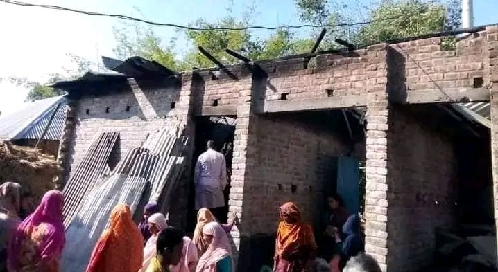 খানসামায় অগ্নিকাণ্ডে বসতবাড়ি, গরু-ছাগল পুড়ে ছাই