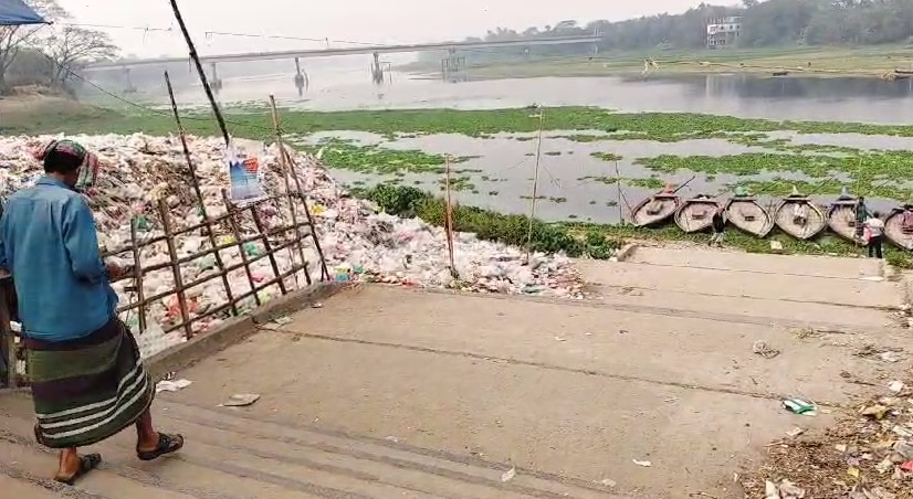 কাপাসিয়ায় শীতলক্ষ্যা নদী ও পরিবেশ দূষিত, দেখার যেন কেউ নেই