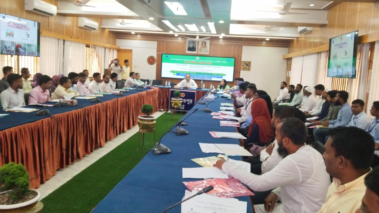 ছোট বিরোধ নিষ্পত্তির জন্য গ্রাম আদালতে সেবা নিন