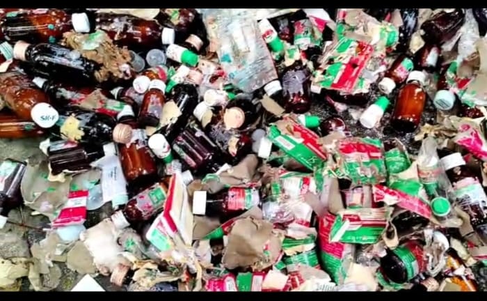 শরীয়তপুরে সরকারি ঔষধ বস্তায় করে জলে ফেলে দেয়ার অভিযোগ, তদন্তে কমিটি