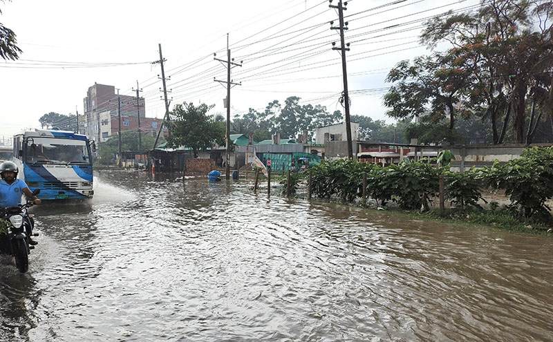 ঢাকা-ময়মনসিংহ ফোরলেন সড়কে জলাবদ্ধতা
