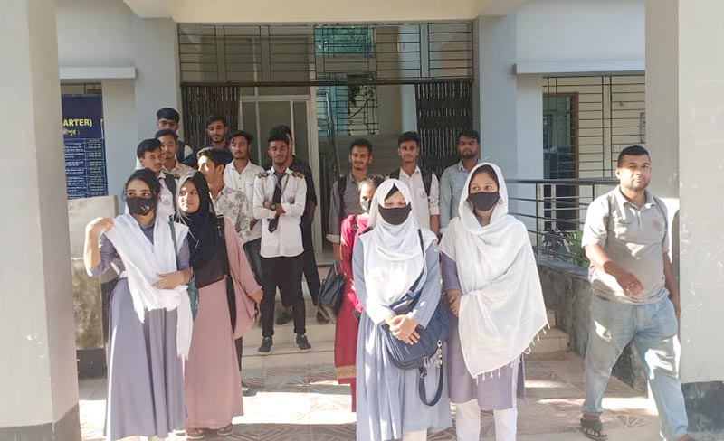 ফরম পূরণে অতিরিক্ত অর্থ আদায়: ইউএন ‘র নিকট এইচএসসি পরীক্ষার্থীদের অভিযোগ