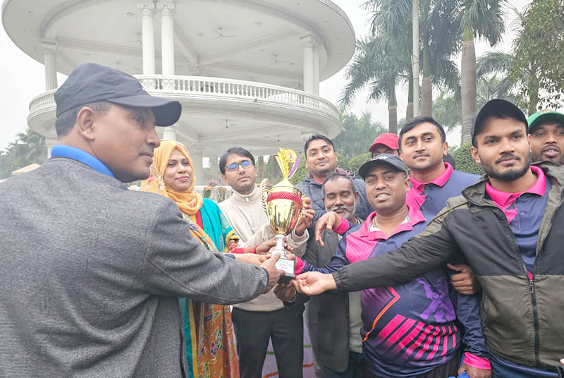 শ্রীপুরে উপজেলা প্রশাসন ও মডেল থানার প্রীতি ক্রিকেট ম্যাচ অনুষ্ঠিত