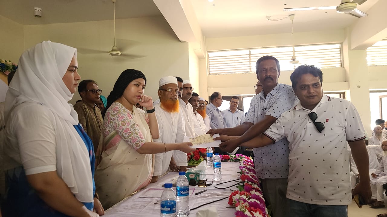 শ্রীপুরে ৯৬টি প্রতিষ্ঠানে অনুদানের চেক বিতরণ
