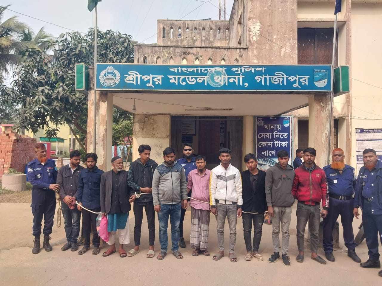 শ্রীপুরে কিশোর গ্যাংয়ের ৬ সদস্য গ্রেফতার