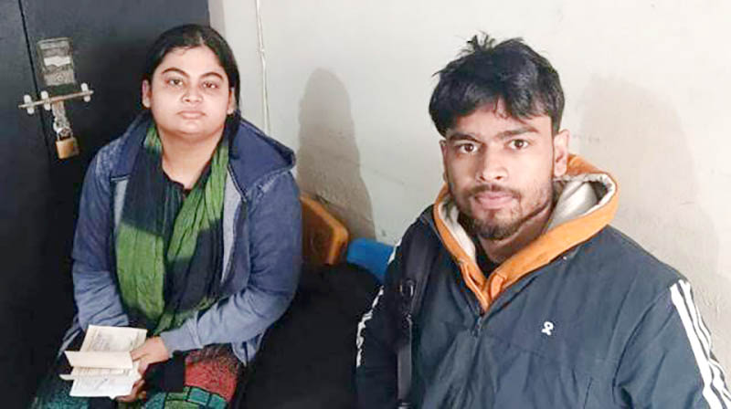 বেনাপোল ইমিগ্রেশনে ইডেন কলেজ ছাত্রলীগ নেত্রী সুস্মিতা ভাইসহ আটক