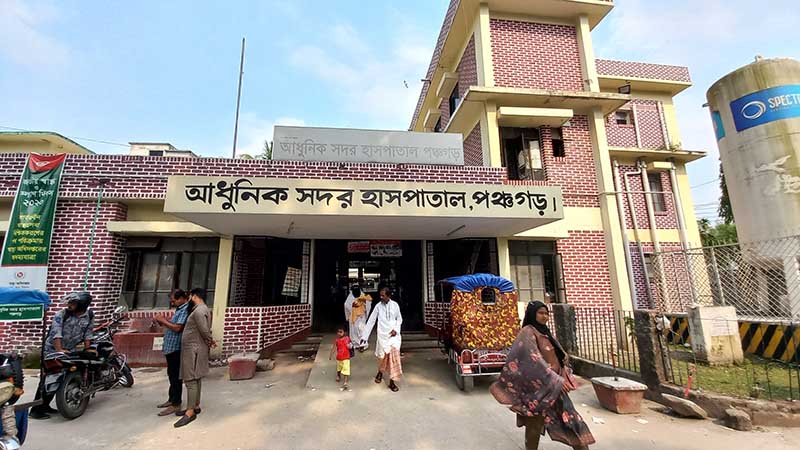 তেঁতুলিয়ায় মোটরসাইকেলের ত্রি-মুখী সংঘর্ষ, নিহত ১