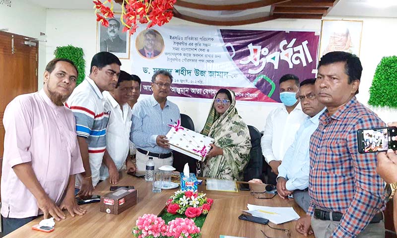 ড. শহীদ উজ জামানকে ঠাকুরগাঁও পৌরসভার পক্ষ থেকে সংবর্ধনা