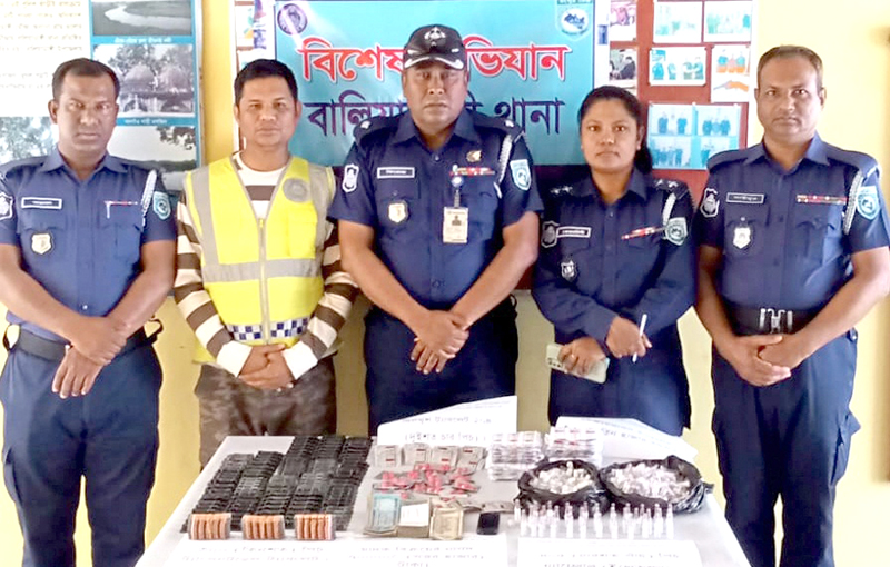 বালিয়াডাঙ্গীতে বিপুল পরিমাণ নিষিদ্ধ নেশাজাতীয় দ্রব্যসহ গ্রেপ্তার ১