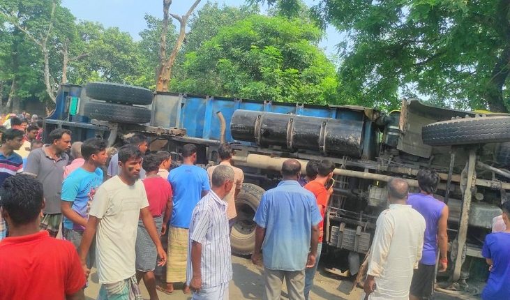 ঠাকুরগাঁওয়ে সবজিবাহী ট্রাক উল্টে নিহত ২