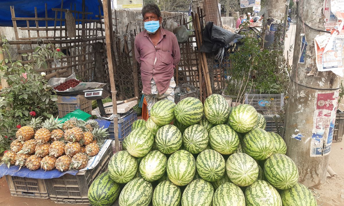 ঠাকুরগাঁওয়ে তরমুজের দাম আকাশচুম্বী: জেলা প্রশাসনের দৃষ্টি আকর্ষণ ক্রেতাদের