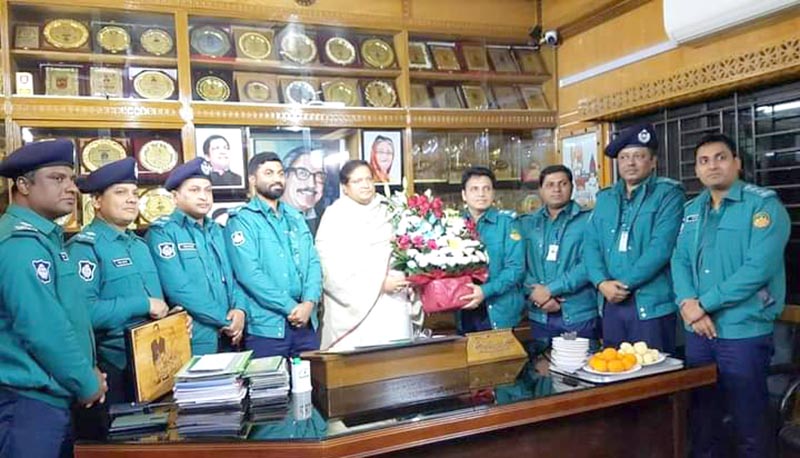 গাজীপুর-২ আসনের নবনির্বাচিত এমপিকে গাজীপুর মেট্রো পুলিশের ফুলেল শুভেচ্ছা