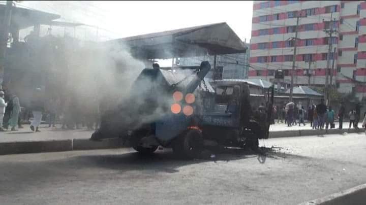 গাজীপুরে সড়ক দুর্ঘটনায় শ্রমিকের মৃত্যু, মহাসড়ক অবরোধ-গাড়ি ভাংচুর