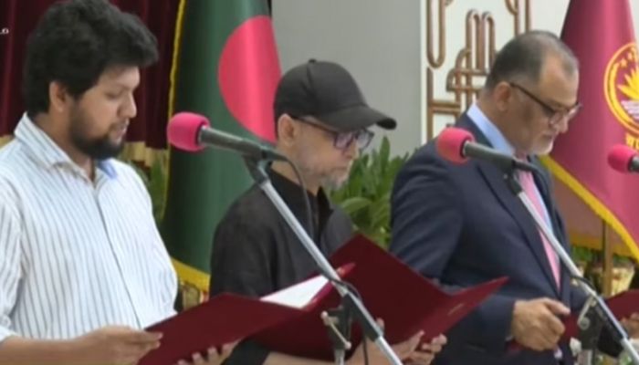 শপথ নিলেন তিন উপদেষ্টা