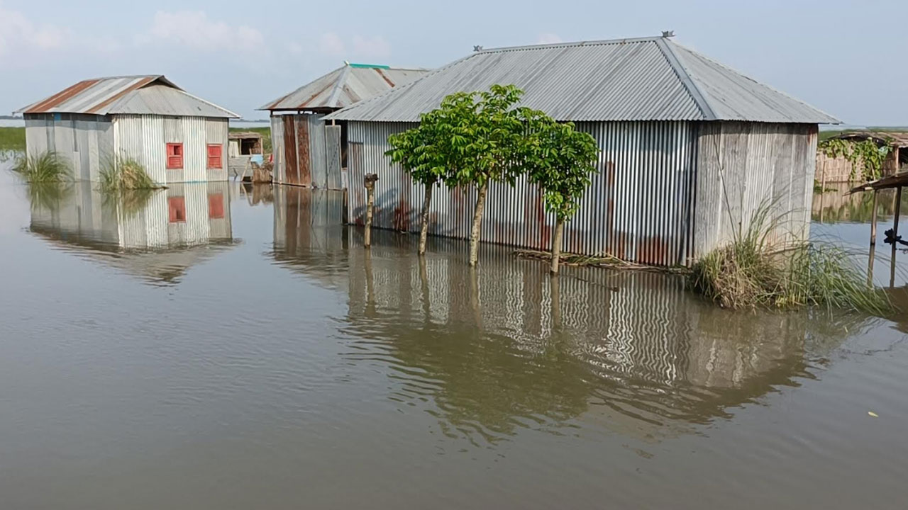 বিপৎসীমার ওপরে ব্রহ্মপুত্র ও ধরলা, বন্যা পরিস্থিতির অবনতি