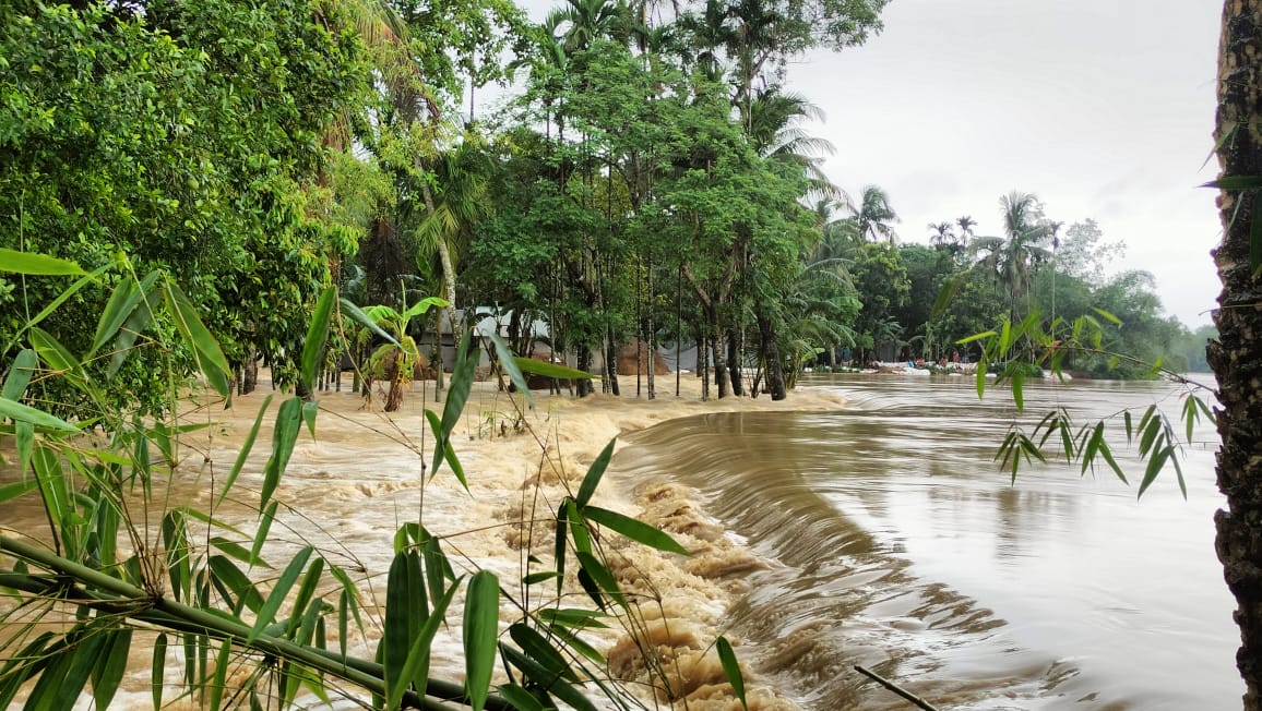 নালিতাবাড়ীতে ভোগাই ও চেল্লাখালী নদীর পানি বিপদ সীমার উপরে, বসতবাড়িতে ঢুকছে পানি