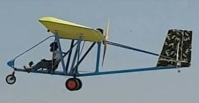 মানিকগঞ্জে ইলেকট্রিক মিস্ত্রির তৈরি ‘আলট্রা লাইট’ বিমান আকাশে