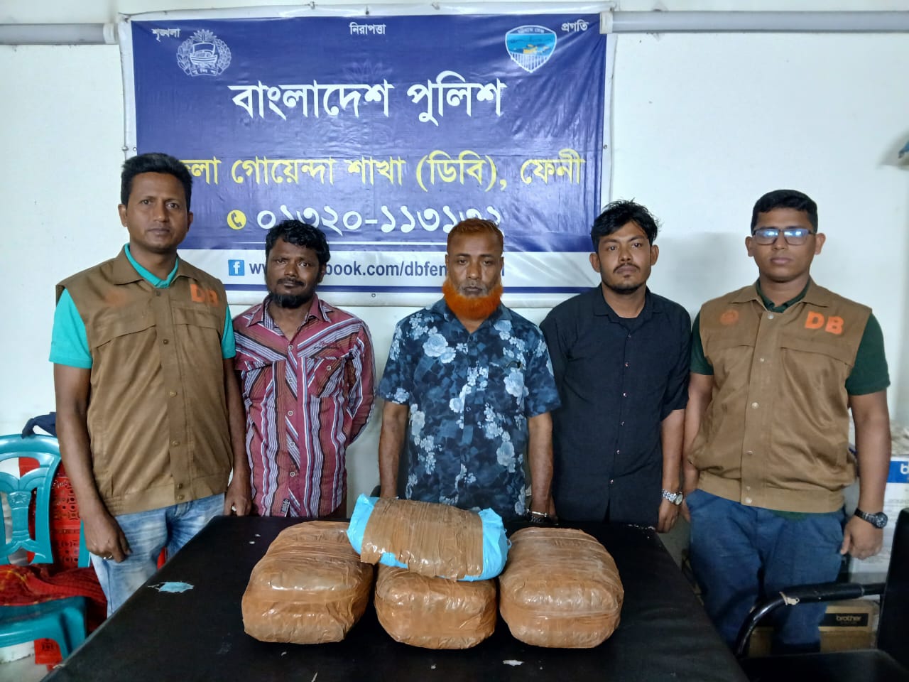 ফেনী জেলা ডিবি পুলিশ কর্তৃক ৭ কেজি গাজা উদ্ধার, ৩ আসামী গ্রেফতার