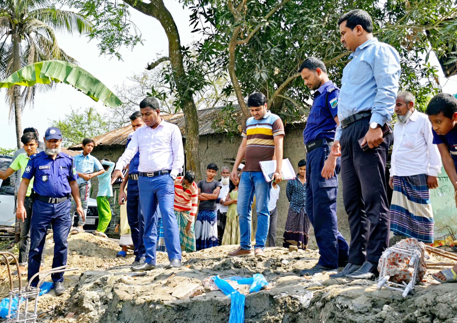 সিংড়ায় অবৈধ স্থাপনা উচ্ছেদ করলেন প্রশাসন
