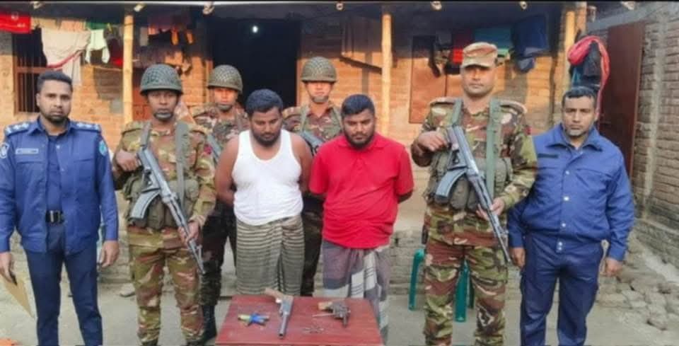 আ.লীগ নেতার বাড়িতে হামলার অভিযোগে অস্ত্রসহ দুই বিএনপি নেতা আটক