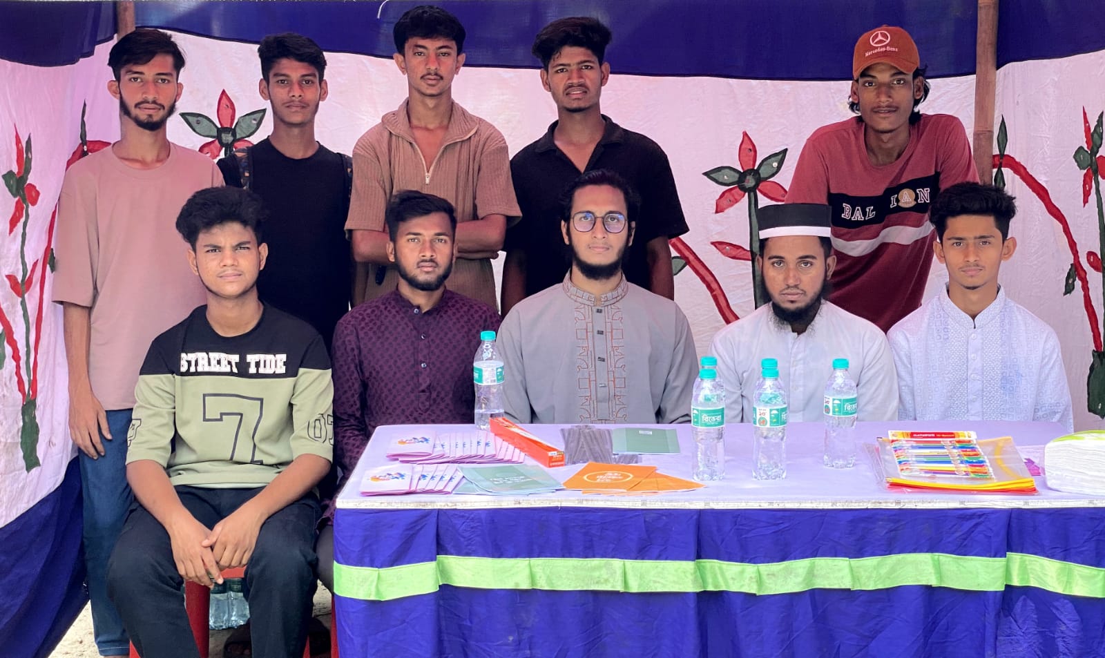 পরীক্ষার্থীদের সহযোগিতায় ছাত্রশিবিরের হেল্প ডেস্ক