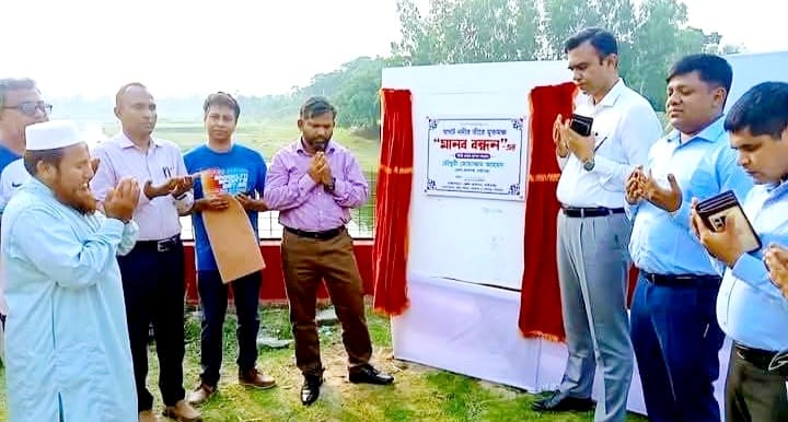 ঘাঘট নদীর পাড়ে ‘মানববন্ধন’ নামে মুক্তমঞ্চের ভিত্তিপ্রস্তর স্থাপন