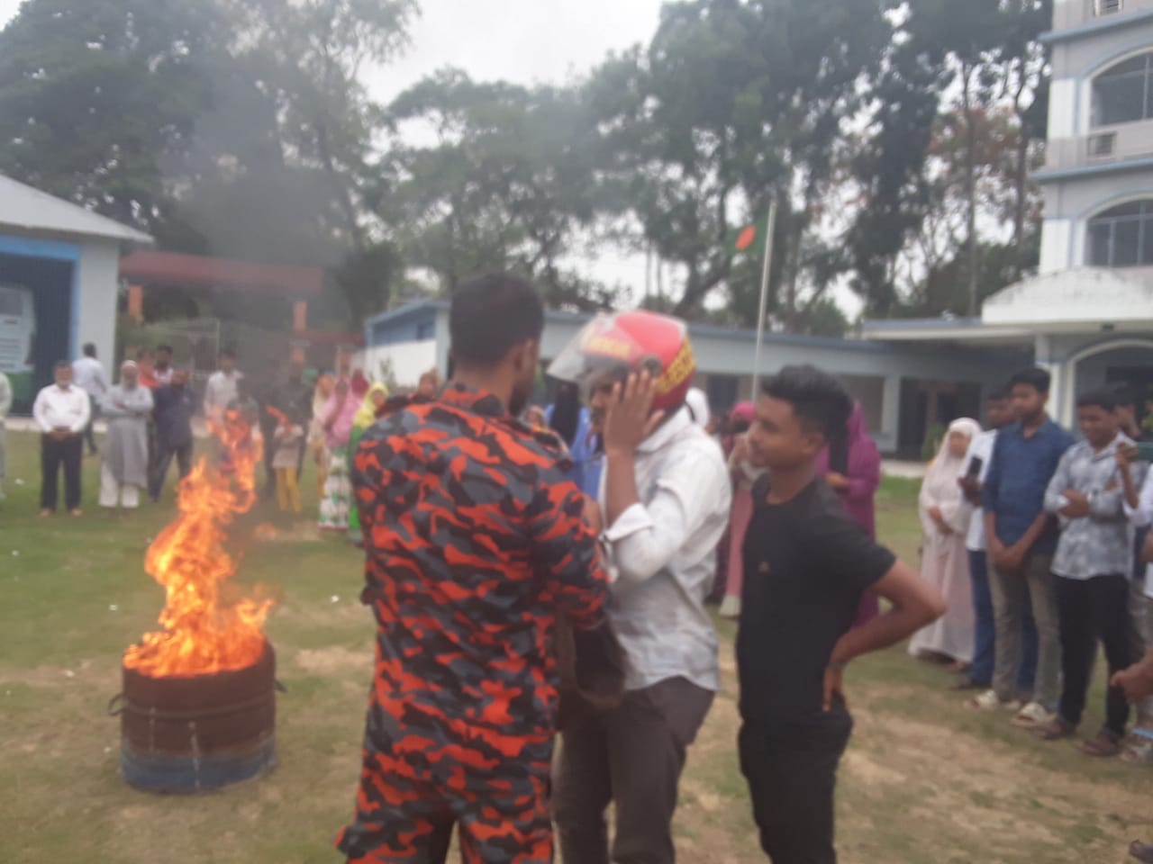 কাহালুর দরগাহাট ডিগ্রি কলেজে ফায়ার সার্ভিসের মৌলিক প্রশিক্ষণ