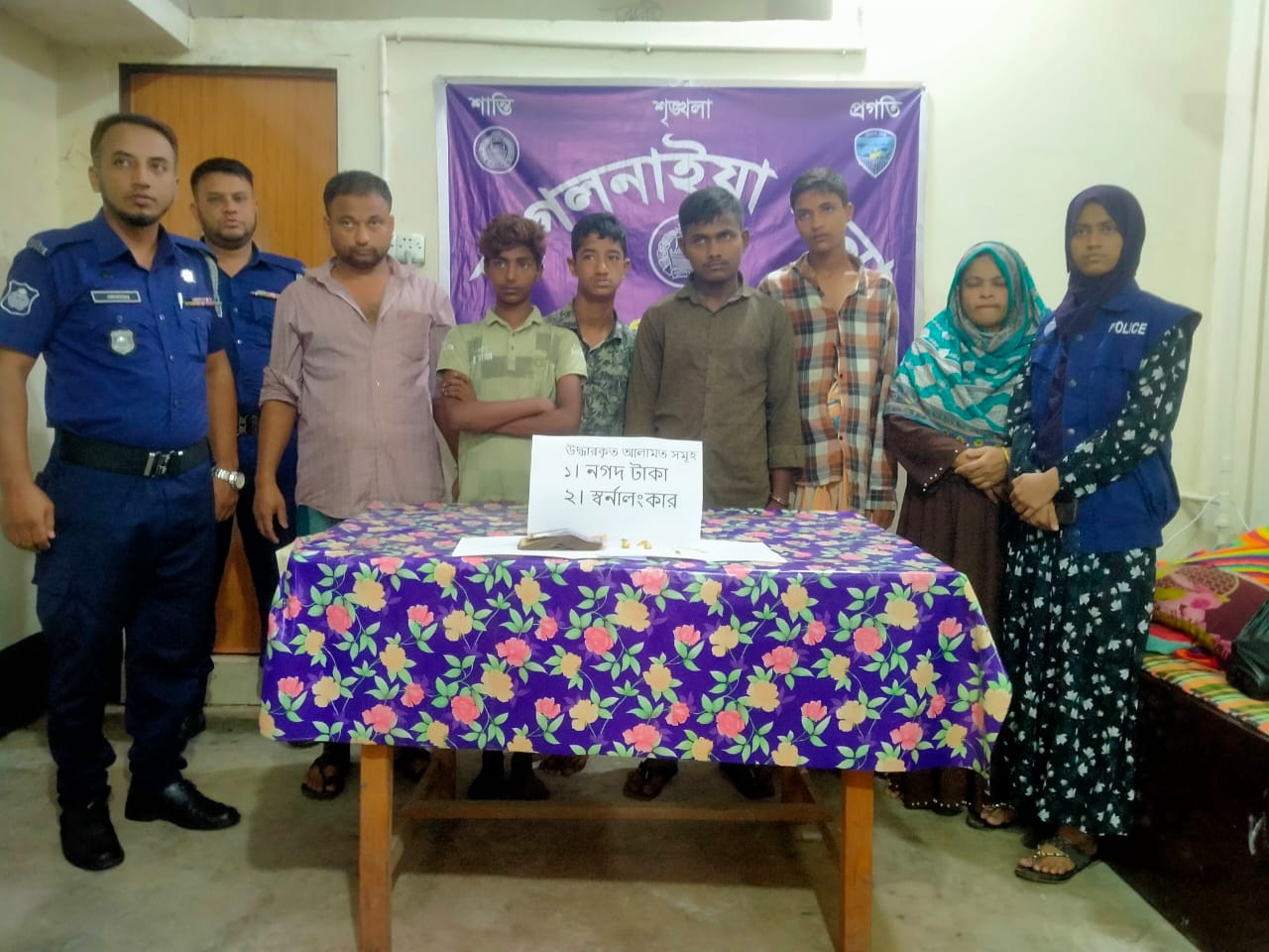 ছাগলনাইয়ায় ঘুমন্ত পরিবারের গলায় বটি দা ধরে দুঃসাহসিক চুরি, গ্রেপ্তার ৬