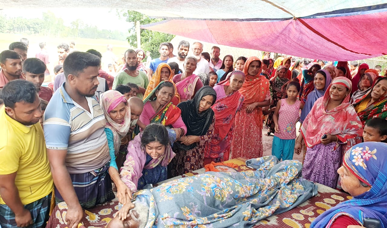 "ও আব্বা ও আব্বা তুই সাপ ধরবের ক্যা গেলু বাপ"