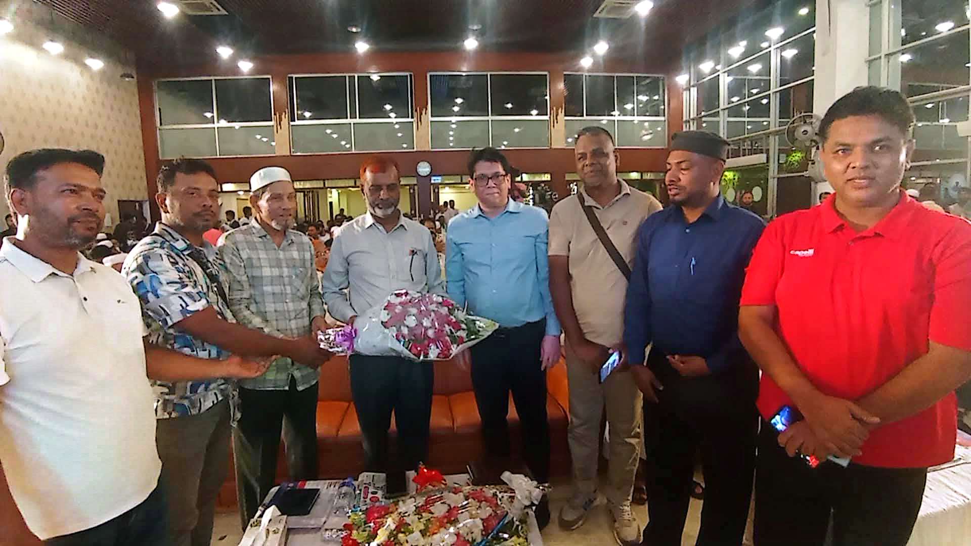 ‘ফেনী সংবাদ’ -এর বর্ষপূর্তিতে এমডি ও জেলা প্রশাসককে বিএমইউজে'র ফুলেল শুভেচ্ছা