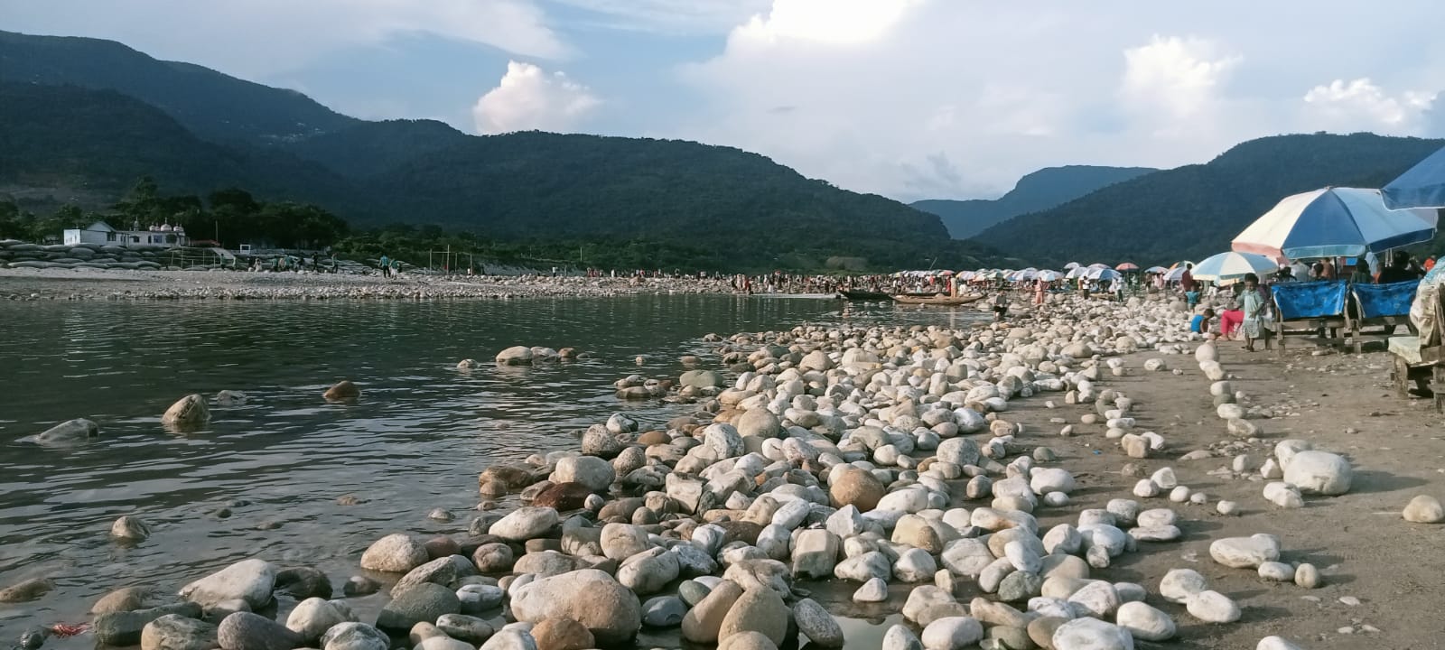 ভোলাগঞ্জ সাদা পাথরে প্রশাসনের অভিযান: উদ্ধার হচ্ছে এক লাখ ঘনফুট পাথর