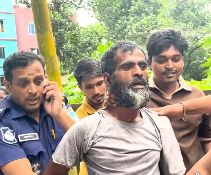 গাজীপুর আদালত চত্বরে সিনেমা স্টাইলে আসামীর পলায়ন!