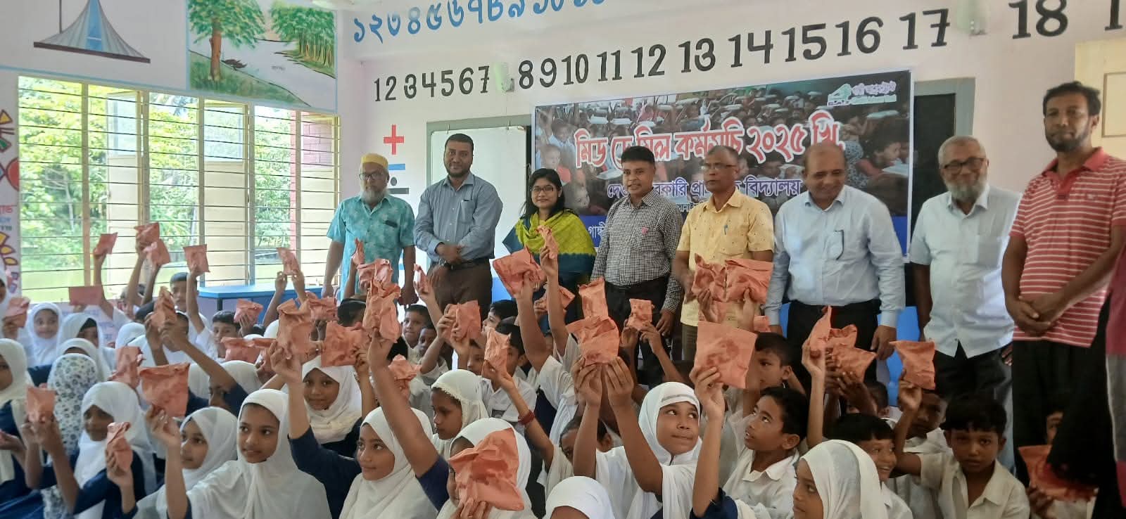 সোনাইমুড়িতে গান্ধী আশ্রম ট্রাস্টের উদ্যোগে মিড ডে মিল কর্মসূচি শুরু