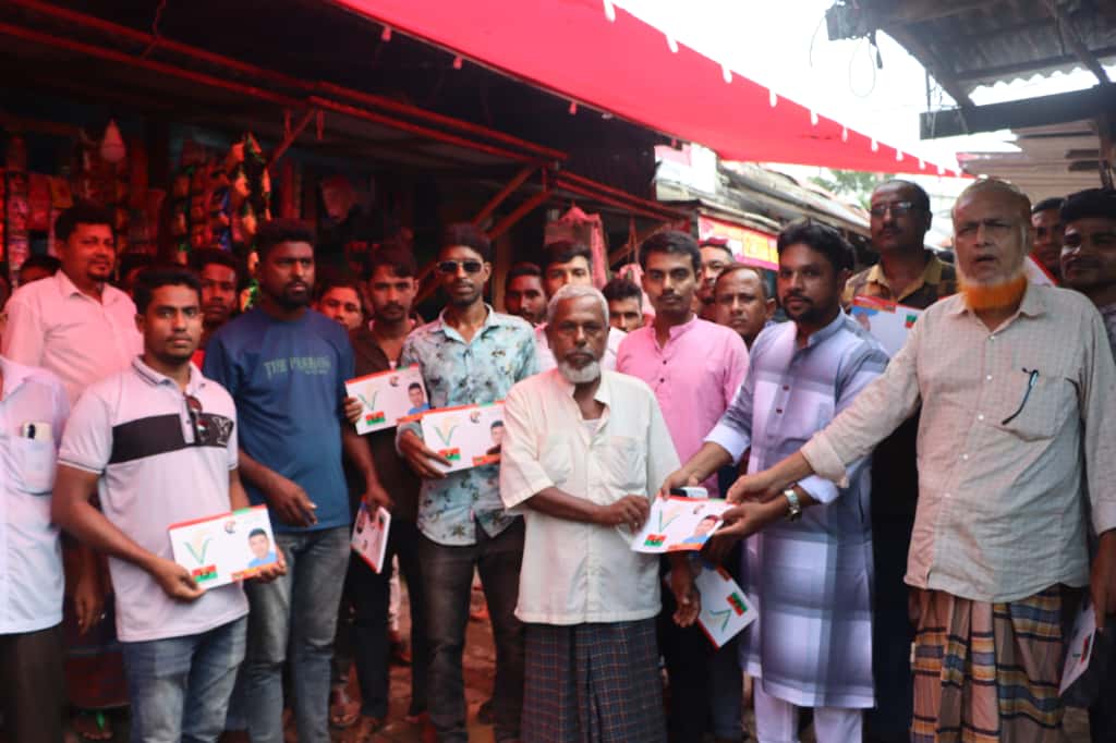 নেছারাবাদে বিএনপির ‘রাষ্ট্রকাঠামো মেরামতের ৩১ দফা’ বাস্তবায়নে লিফলেট বিতরণ
