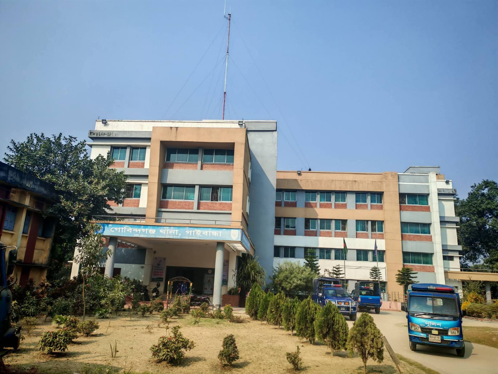 গোবিন্দগঞ্জে ৪২০ রাউন্ড কার্তুজসহ ৬৮টি বৈধ আগ্নেয়াস্ত্র জমা