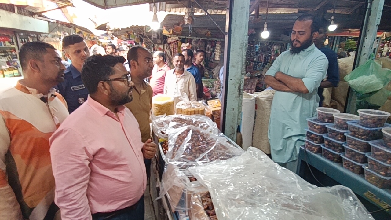 কুমিল্লায় ভোক্তার বাজার তদারকি অভিযানে ৫ প্রতিষ্ঠানকে জরিমানা