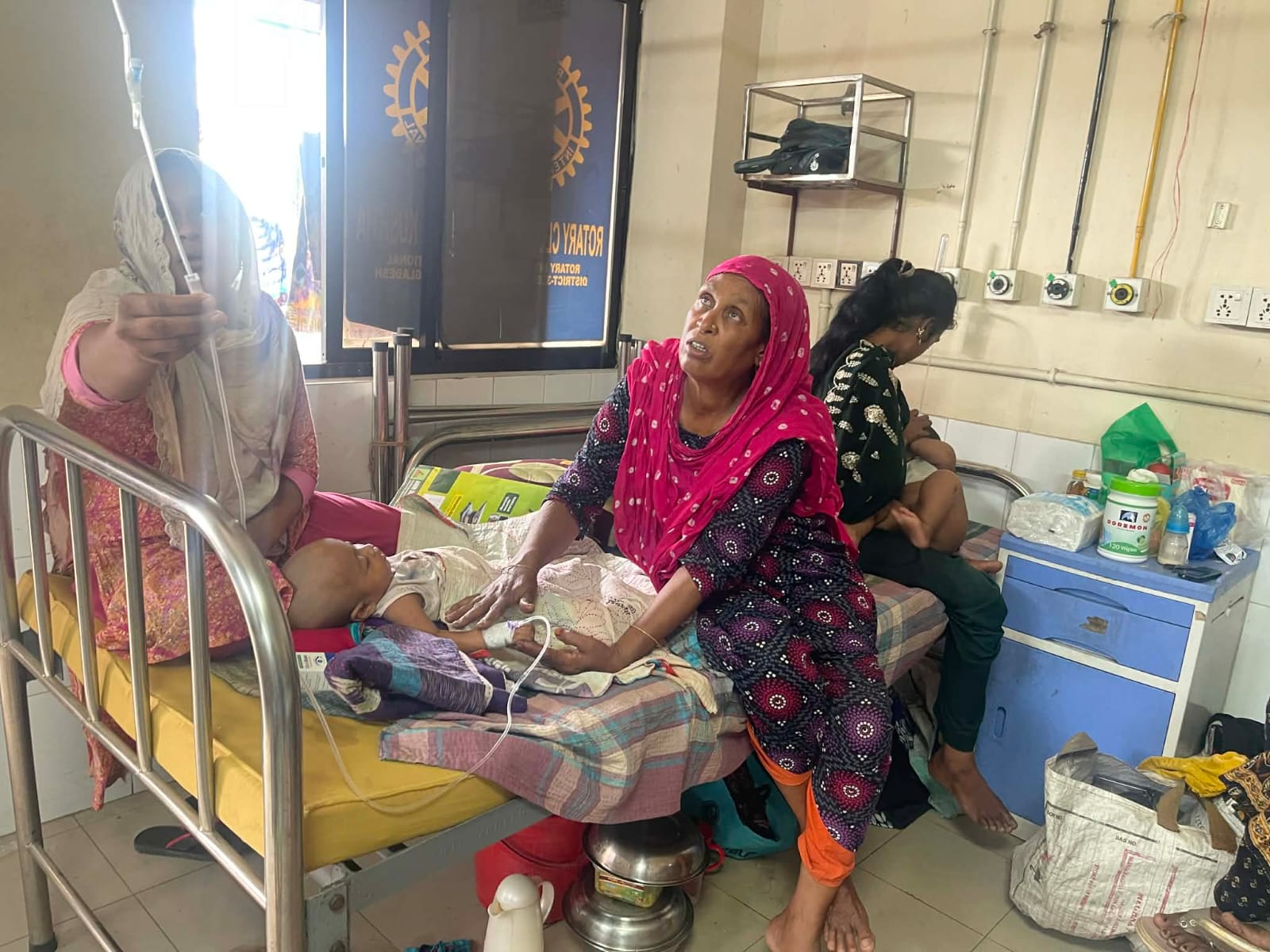 কুষ্টিয়ায় হামের উপসর্গ নিয়ে ২৪ ঘণ্টায় ভর্তি ৯০ শিশু, মিলছে না ওষুধ-সিরিঞ্জ