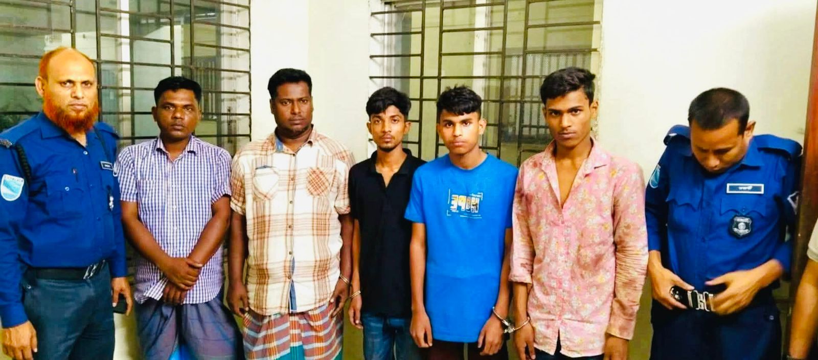 গাজীপুরে কারখানার কর্মকর্তাকে অপহরণ, গ্রেপ্তার ৫