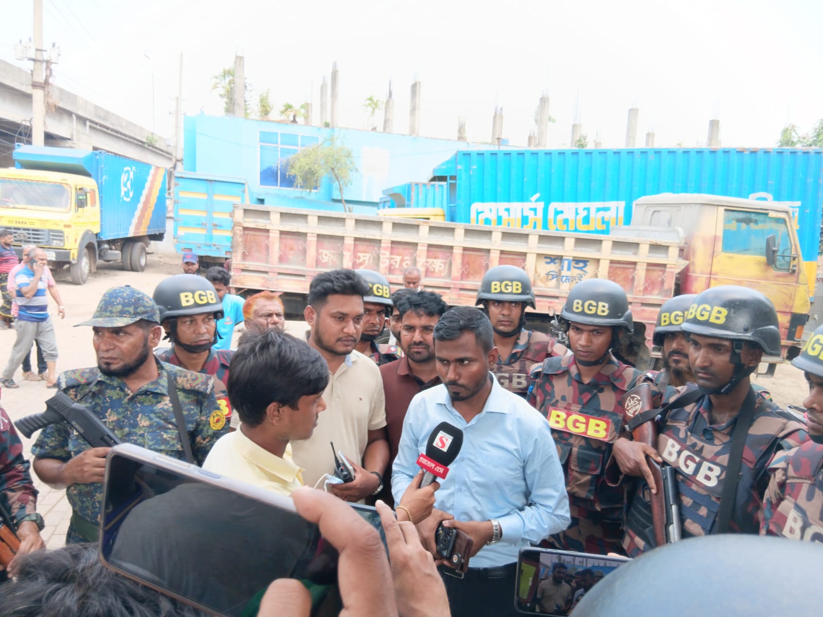 গাজীপুরে জ্বালানি তেল মজুদ এবং অতিরিক্ত দামে বিক্রির অপরাধে দুই প্রতিষ্ঠাকে জরিমানা