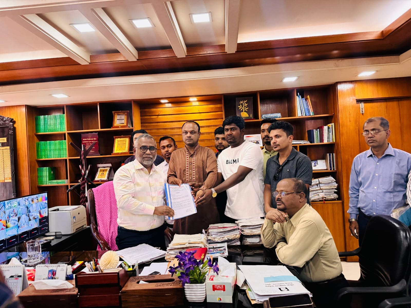 শিক্ষার্থীবান্ধব নীতিমালা প্রণয়নের দাবিতে ইবি ছাত্রদলের স্মারকলিপি