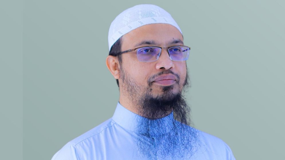 সিগারেট খাওয়া হারাম নাকি হালাল? যা বললেন শায়খ আহমাদুল্লাহ