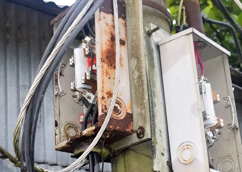 রাজবাড়ীতে বাসাবাড়িতে বিদ্যুতের সার্ভিস তার চুরি হিড়িক