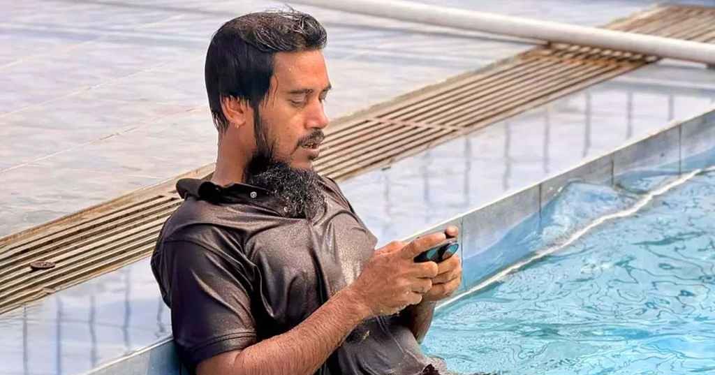 সুইমিংপুলে দাঁড়িয়ে আইলাবিউ, ফের ফেসবুকে রিপন মিয়া