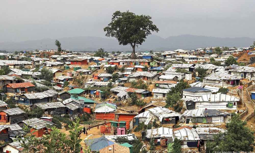রোহিঙ্গারা এখন গলার কাঁটা