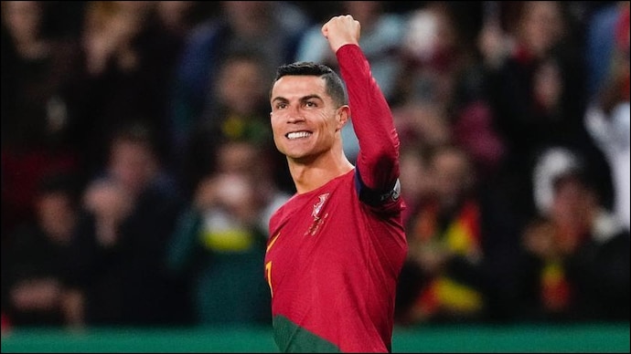 প্রথম ফুটবলার হিসেবে রোনালদো হলেন বিলিয়ন ডলারের মালিক